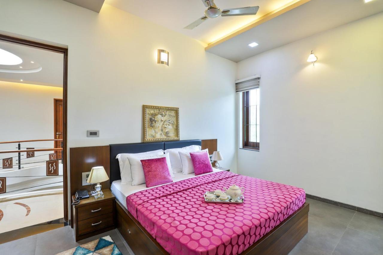 Stayvista'S Prakriti Farms With Outdoor Pool, Complimentary Breakfast And Hi-Tea Udaipur Kültér fotó